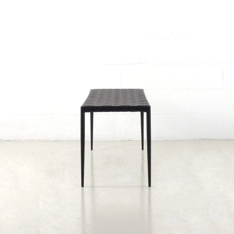 Table basse/banc en cuir tressé moderne du milieu du siècle Soho 71 cm/ 119 cm