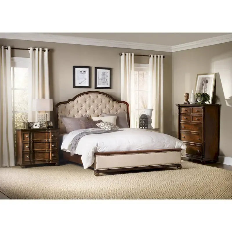 Lit tapissier Leesburg King avec rails en bois