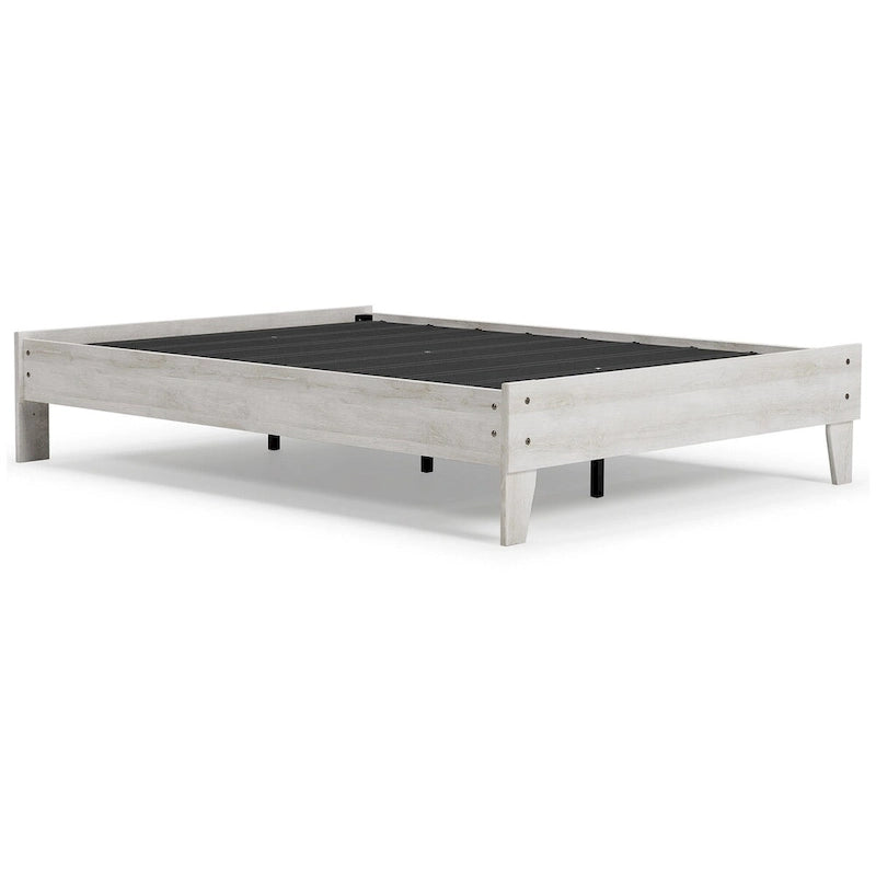 Lit plateforme Shawburn Whitewash avec 2 tables de chevet