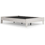 Lit plateforme Shawburn Whitewash avec 2 tables de chevet