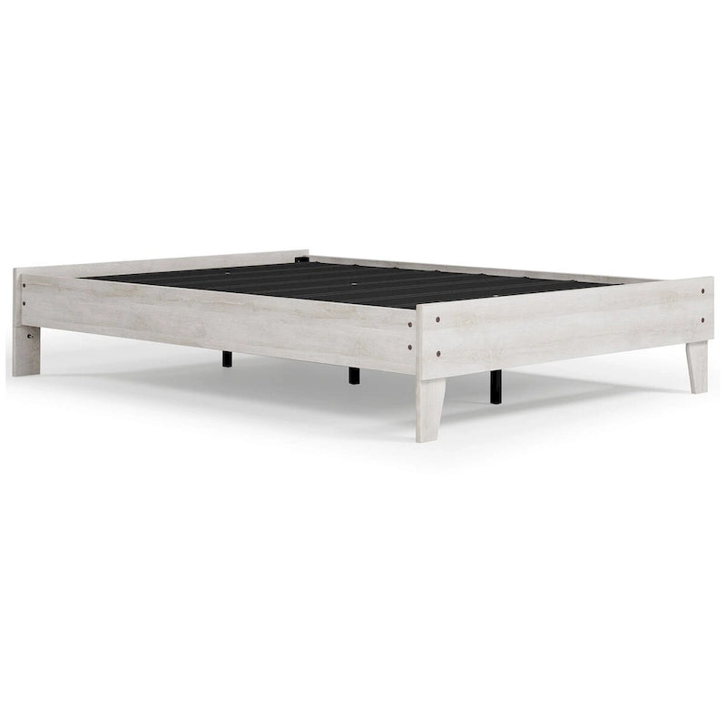 Lit plateforme Shawburn Whitewash avec 2 tables de chevet