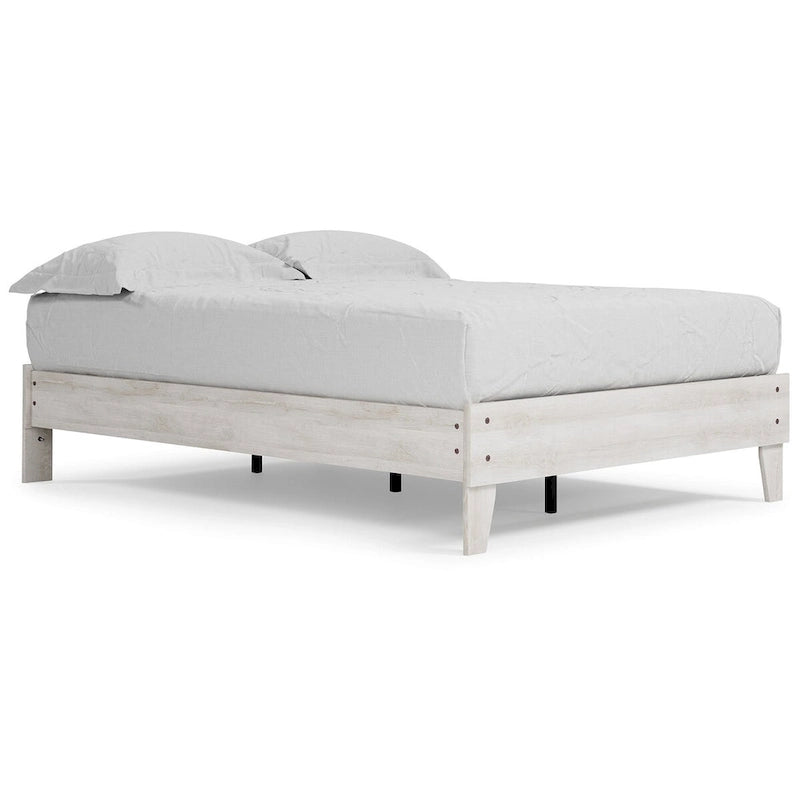 Lit plateforme Shawburn Whitewash avec 2 tables de chevet