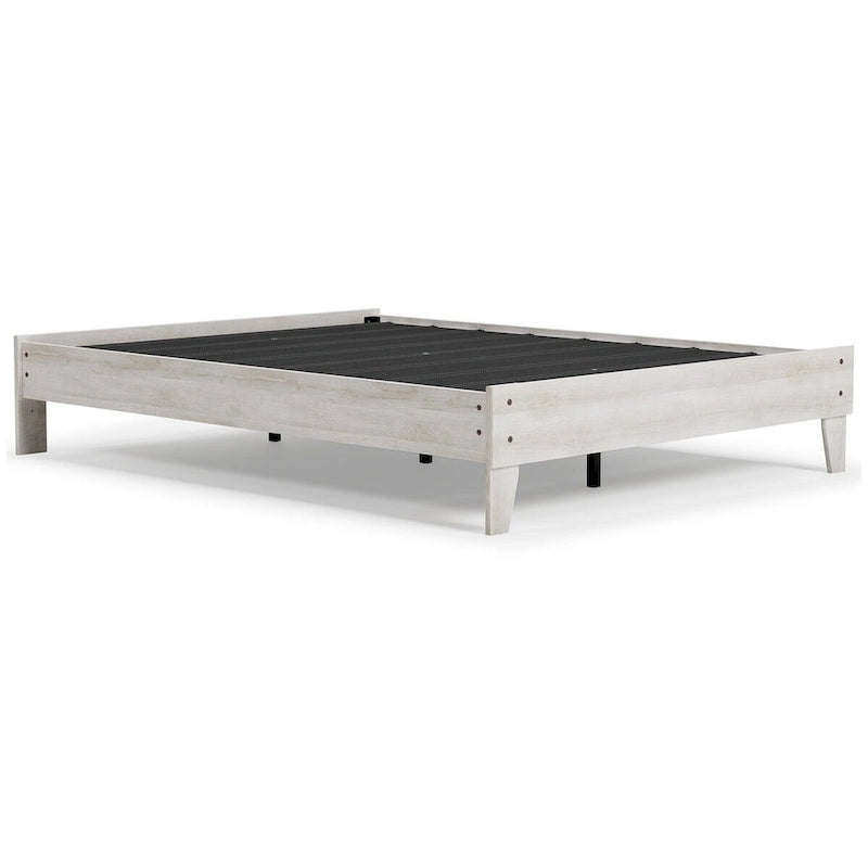 Lit plateforme Shawburn Whitewash avec 2 tables de chevet