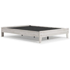Lit plateforme Shawburn Whitewash avec 2 tables de chevet